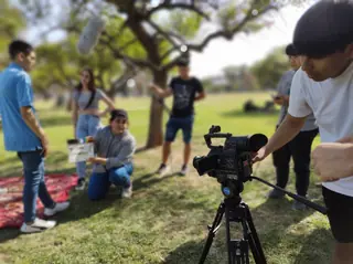 Detrás de escena de «"+" de una»